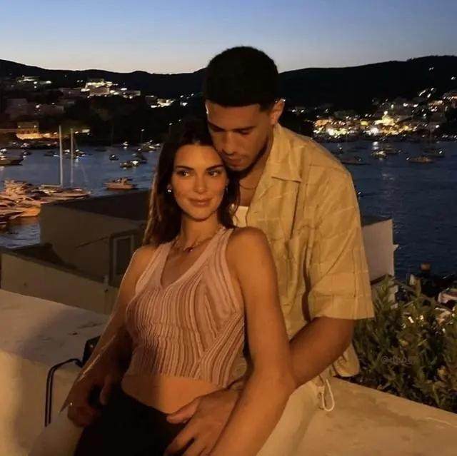 乐鱼体育-效率低的原因找到了？曝布克和詹娜即将死灰复燃